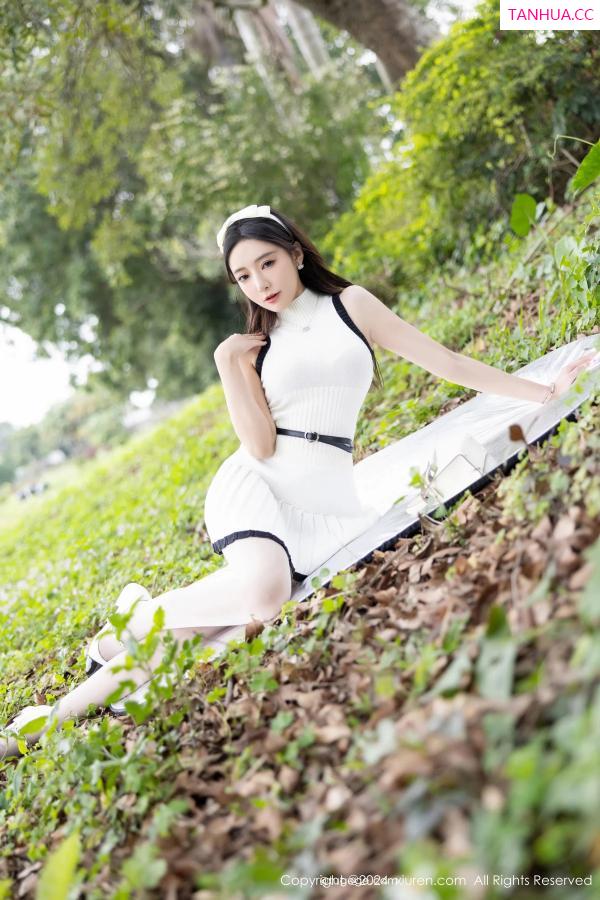 王馨瑶  [XiuRen]高清写真图 2024.04.02 No.8334 王馨瑶yanni 丝袜美腿第7张图片